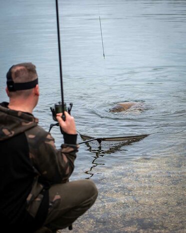 FOX Eos-X Landing Net 2 piece 6ft Handle 42"
