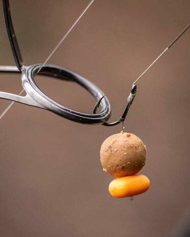 FOX Carp Ready Rigs x 3 - Wide Gape size 2 (25lb)